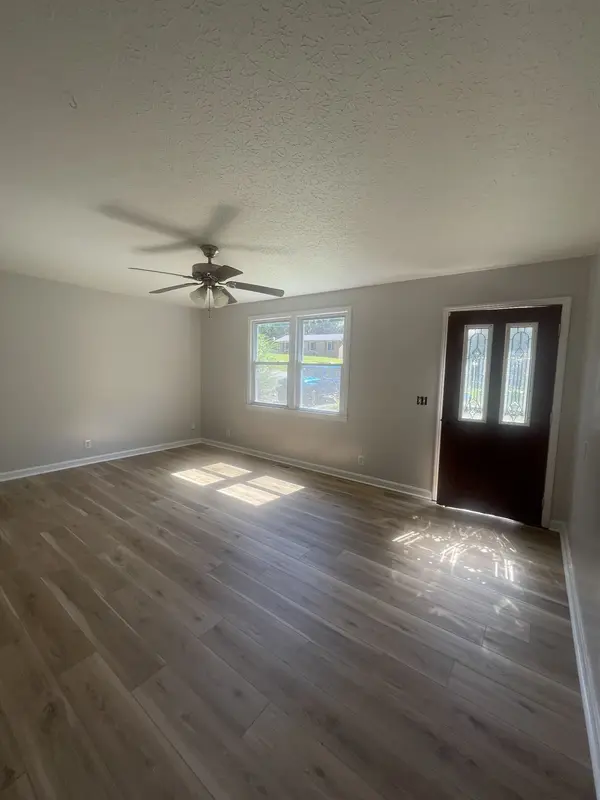1143 Chestnut Dr, Burns, TN 37029