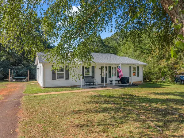 123 Strawberry DR, Inman, SC 29349