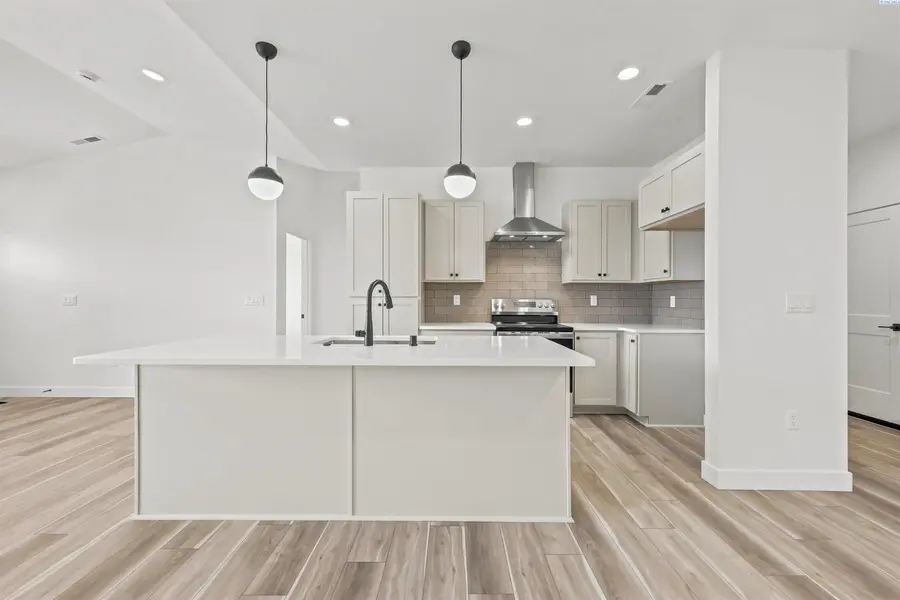 4460 Conifer St, West Richland, WA 99353