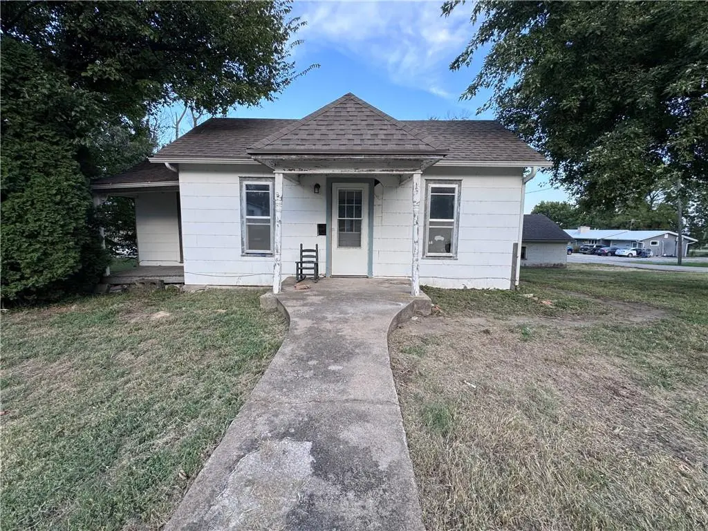 202 N Osage ST, Nortonville, KS 66060