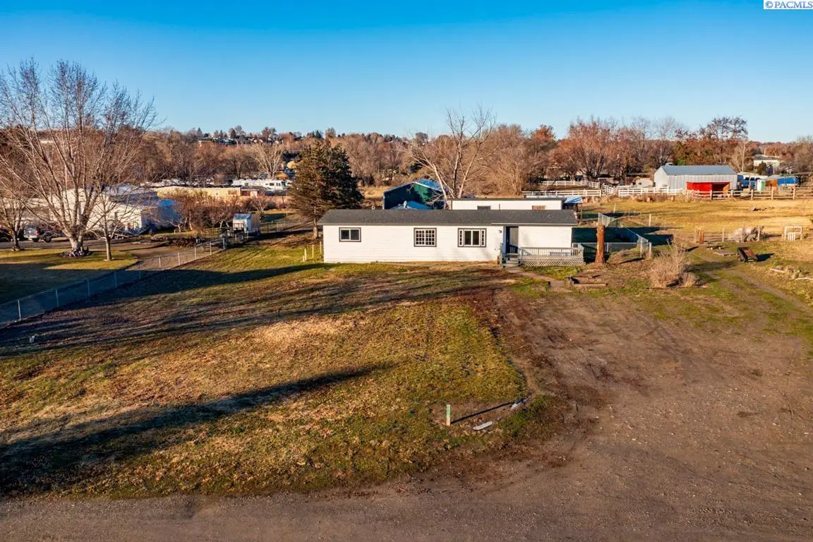 407 E 23rd Avenue, Kennewick, WA 99336