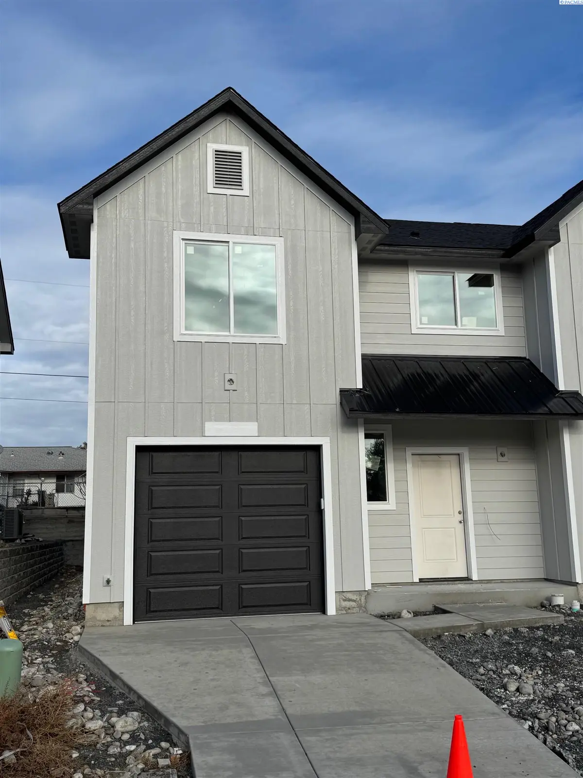 3499 W 6th Place, Kennewick, WA 99336