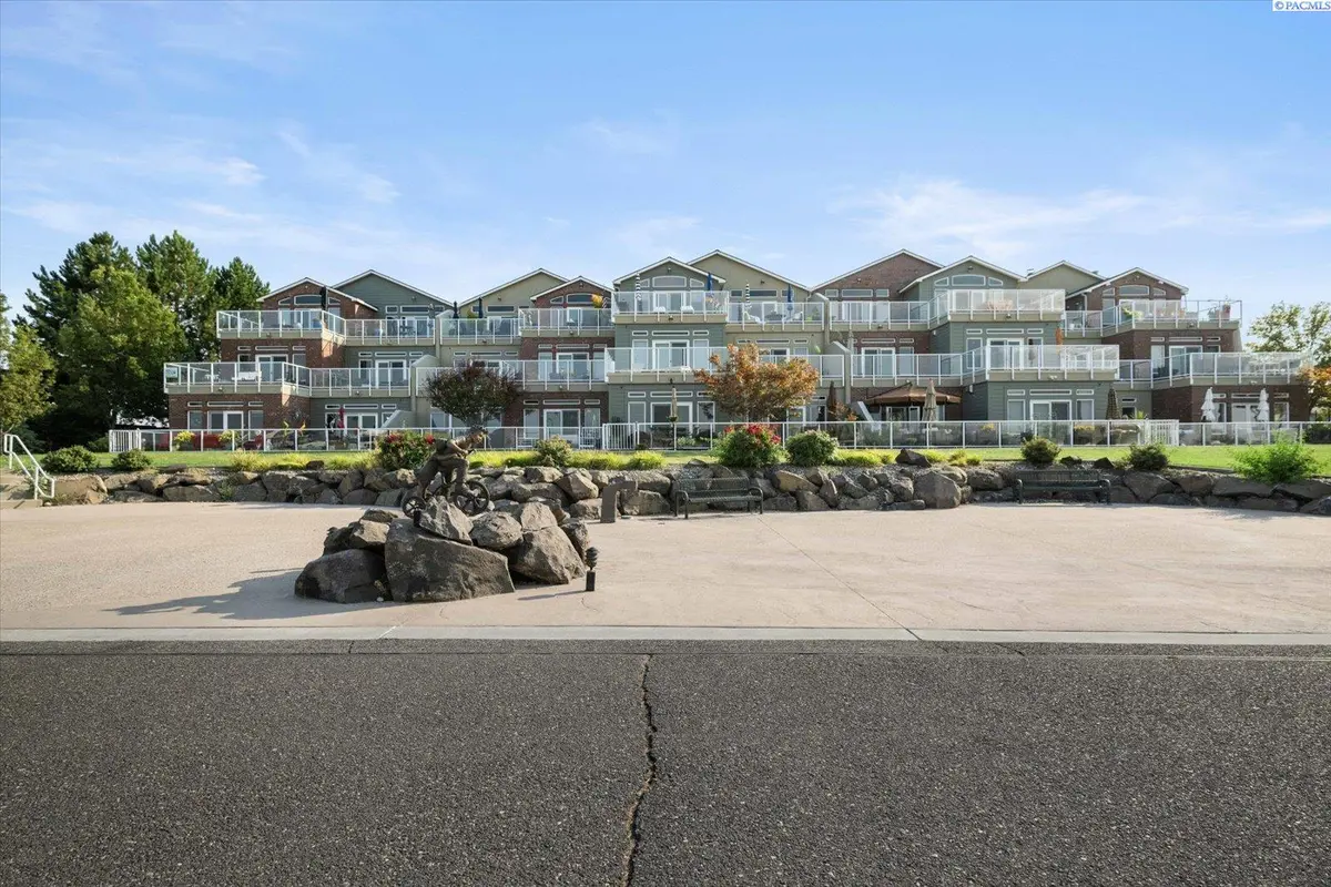 386 Columbia Point Drive #202, Richland, WA 99352