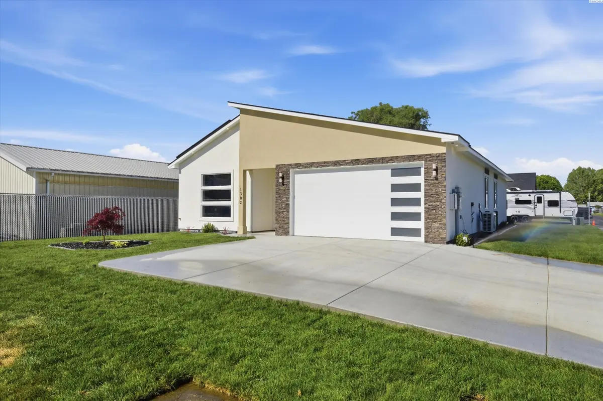 1302 rd 42, Pasco, WA 99301
