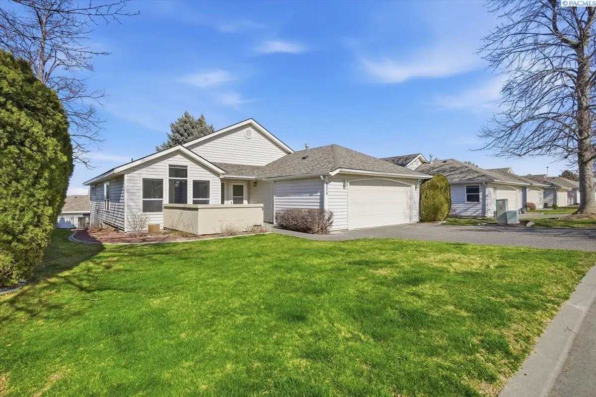 3527 S Huntington Lp., Kennewick, WA 99337