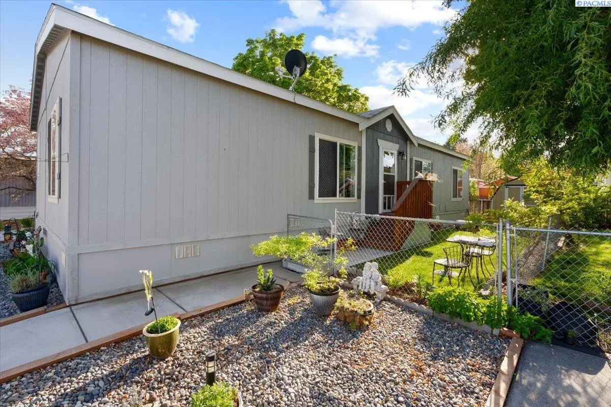 31 Mercury Dr, Richland, WA 99354