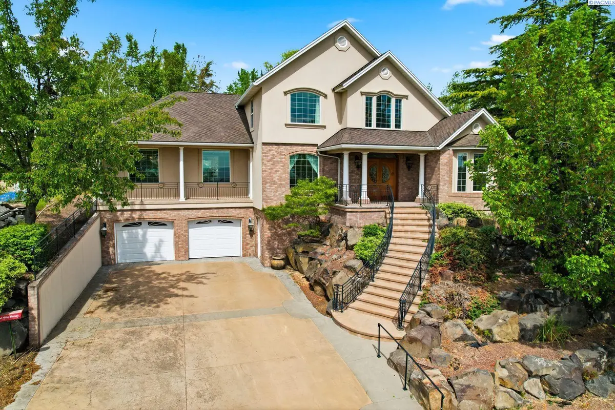 1310 COUNTRY VIEW CT, Sunnyside, WA 98944