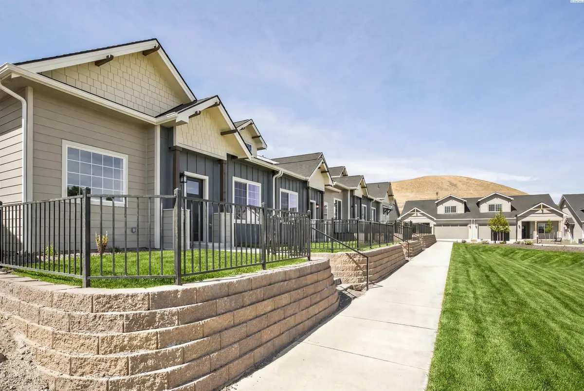 4484 Conifer St, West Richland, WA 99353