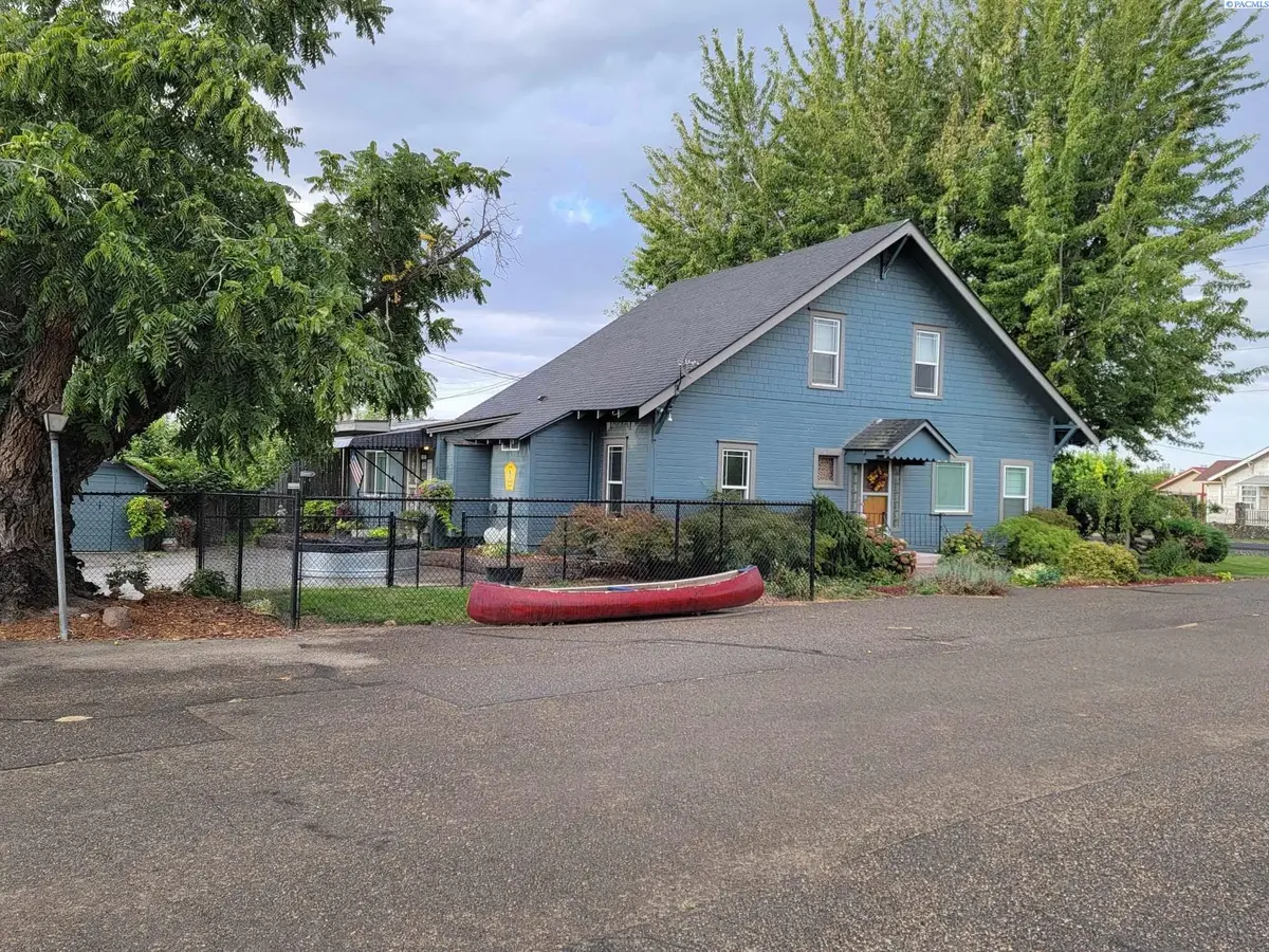 1971 Grandridge Rd, Grandview, WA 98930