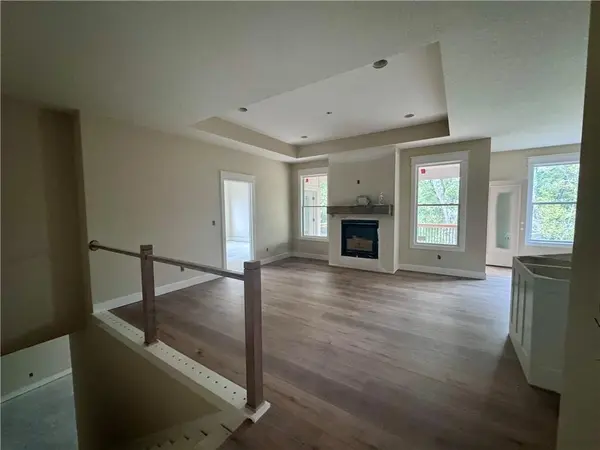 8646 Eagle Creek DR, De Soto, KS 66018