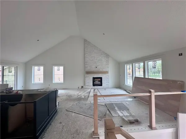 8663 Eagle Creek DR, De Soto, KS 66018
