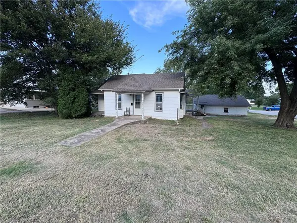 202 N Osage ST, Nortonville, KS 66060