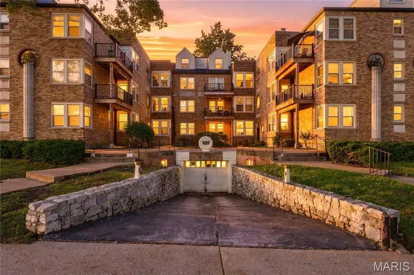 7536 York DR #2B, St Louis, MO 63105