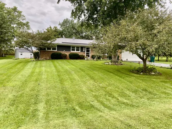 8556 E Valley View DR, Stillman Valley, IL 61084