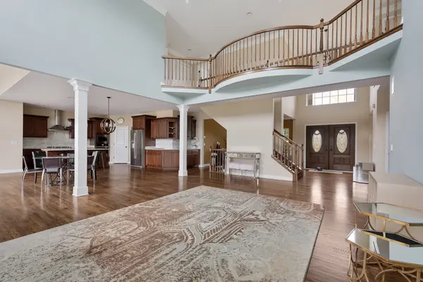 4019 Chinaberry LN, Naperville, IL 60564