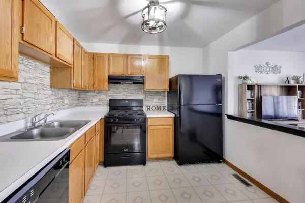 29 N Macgillis DR #23-3, Round Lake, IL 60073
