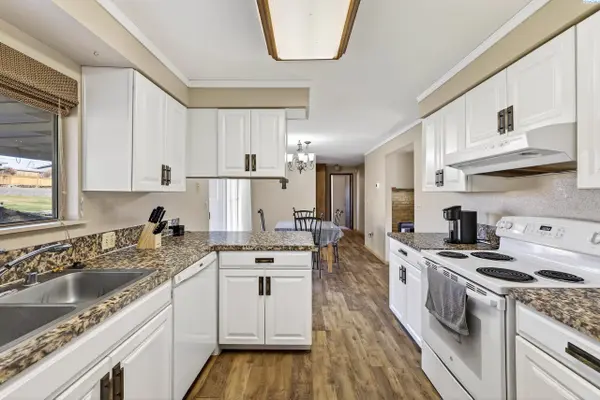 833 Taylor St, Sunnyside, WA 98944