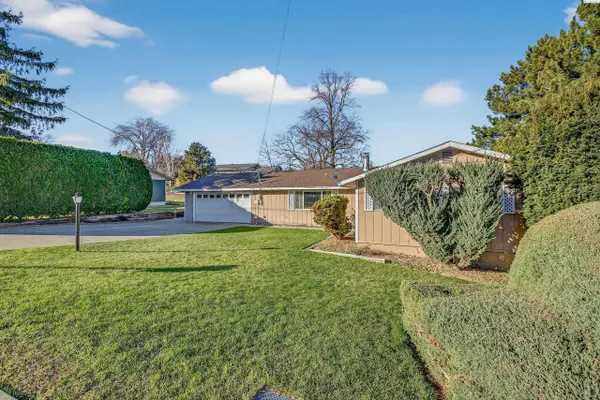 833 Taylor St, Sunnyside, WA 98944