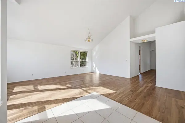 3527 S Huntington Lp., Kennewick, WA 99337