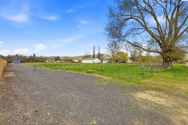 N 82 Pr NE, Benton City, WA 99320