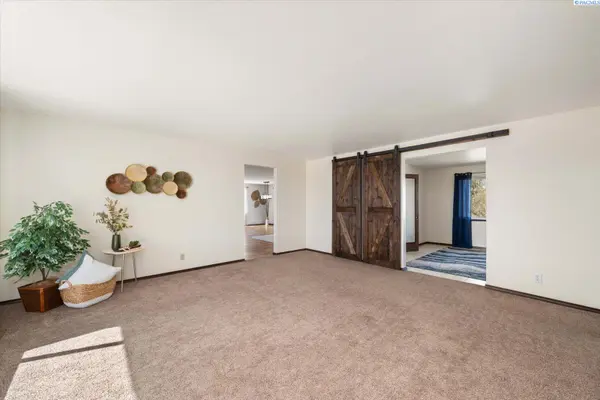 700 Blanton Road, Eltopia, WA 99352-8840
