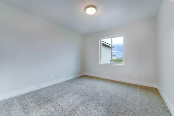 6150 W 30th Pl, Kennewick, WA 99338