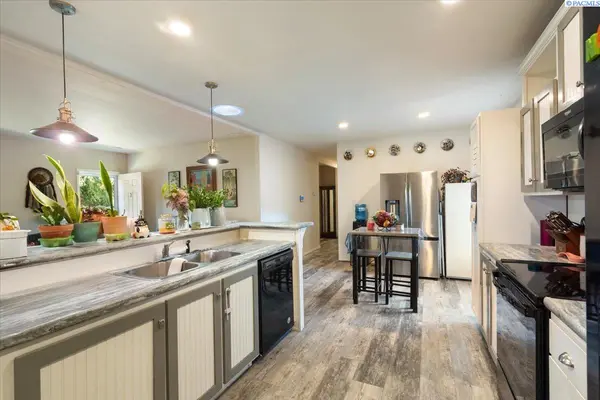 31 Mercury Dr, Richland, WA 99354