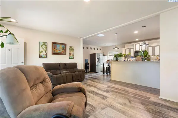 31 Mercury Dr, Richland, WA 99354