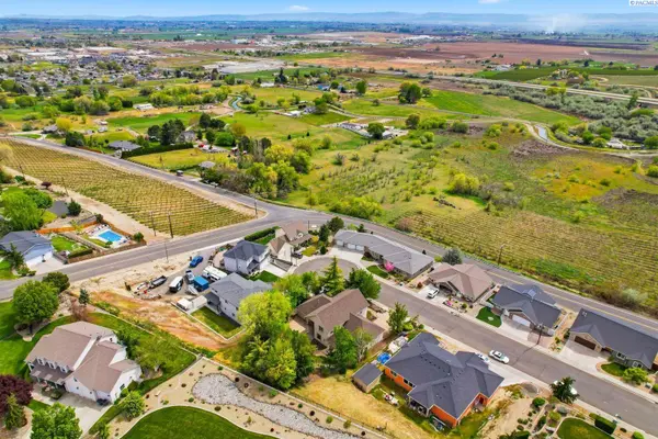 1310 COUNTRY VIEW CT, Sunnyside, WA 98944