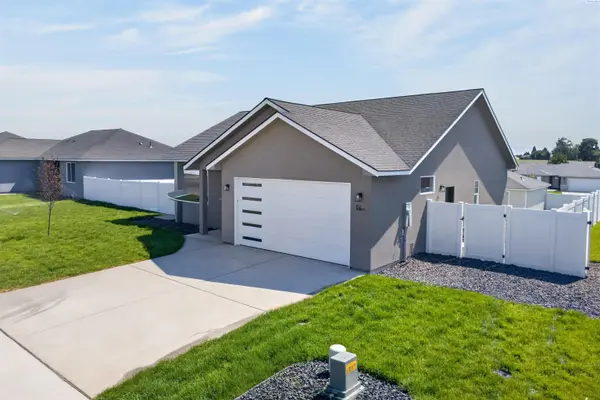 102 Olivera Street, Grandview, WA 98930