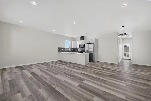 102 Olivera Street, Grandview, WA 98930