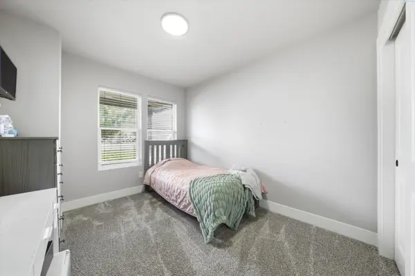 1108 Neptune Ave, Benton City, WA 99320