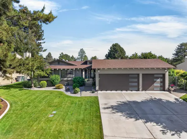 230 Broadmoor Street,  Richland,  WA 99352