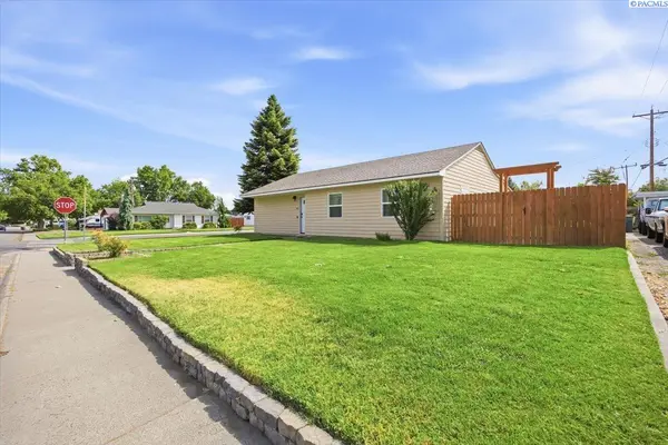 912 Cottonwood Drive, Richland, WA 99352