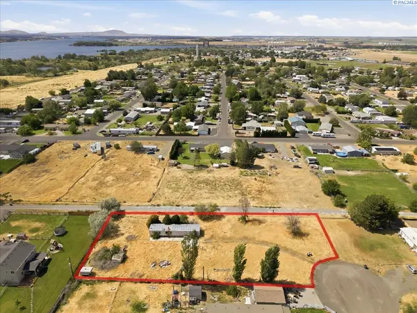 131 Off Place, Burbank, WA 99323