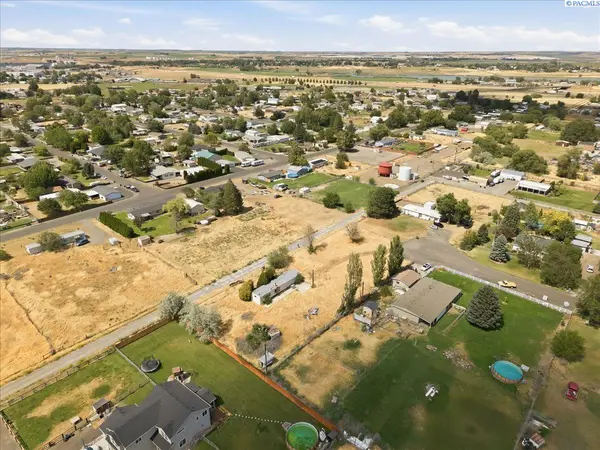 131 Off Place, Burbank, WA 99323