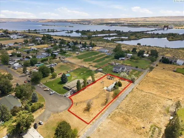 131 Off Place, Burbank, WA 99323