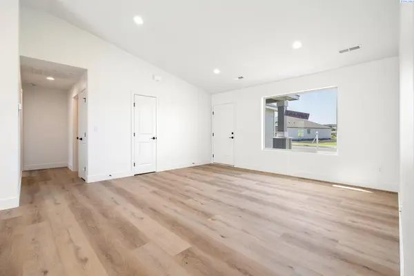 6562 W 30th Pl, Kennewick, WA 99338