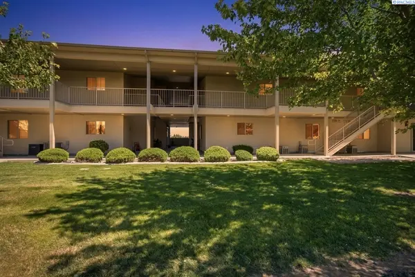 3710 W Canyon Lakes Dr. L-104, Kennewick, WA 99337