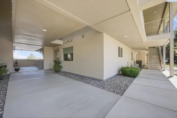 3710 W Canyon Lakes Dr. L-104, Kennewick, WA 99337