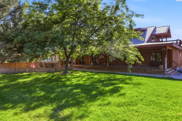315 Monument Dr, Burbank, WA 99323