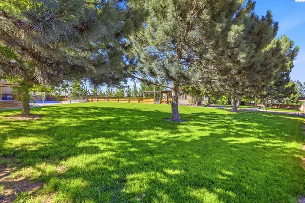 315 Monument Dr, Burbank, WA 99323