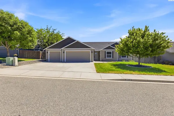 2670 Hickory Ave,  West Richland,  WA 99353