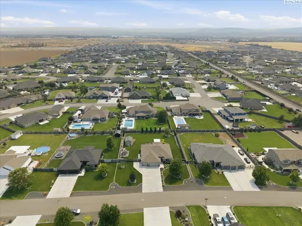 11414 Easton Dr, Pasco, WA 99301