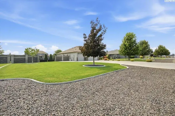 11414 Easton Dr, Pasco, WA 99301