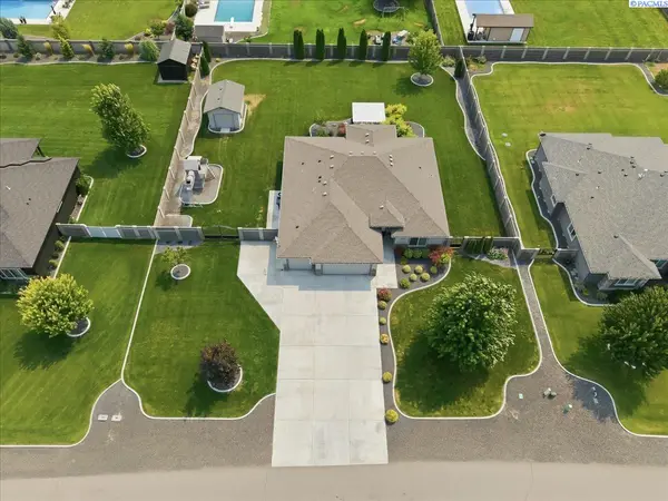 11414 Easton Dr, Pasco, WA 99301