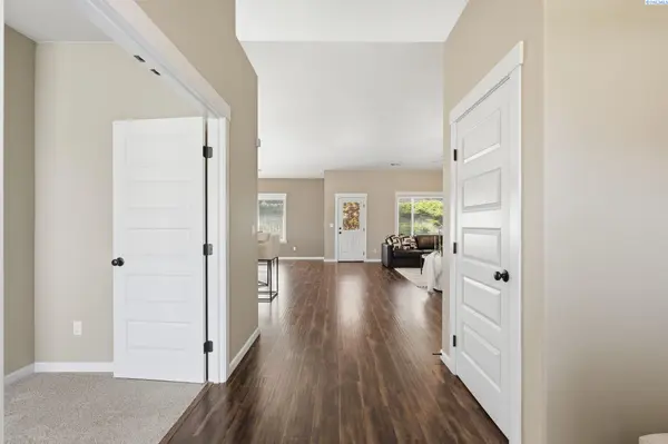 611 Hunter Street, Richland, WA 99352