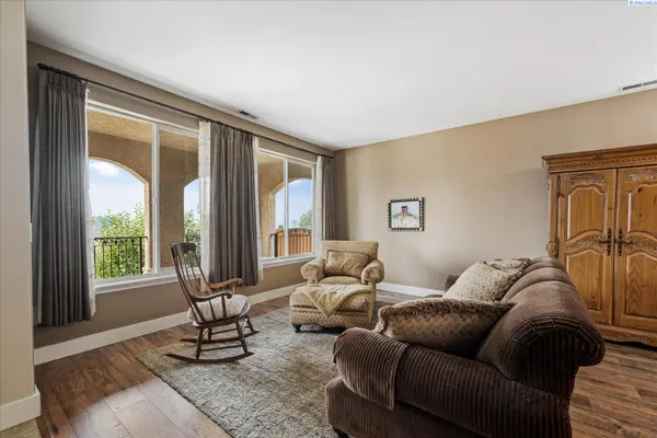 215 SW Mariposa Court, Prosser, WA 99350