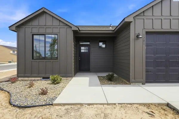 1201 Topaz Ave, Grandview, WA 98930