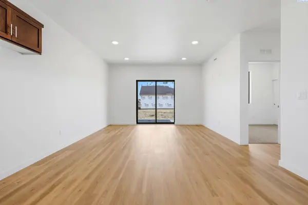1201 Topaz Ave, Grandview, WA 98930
